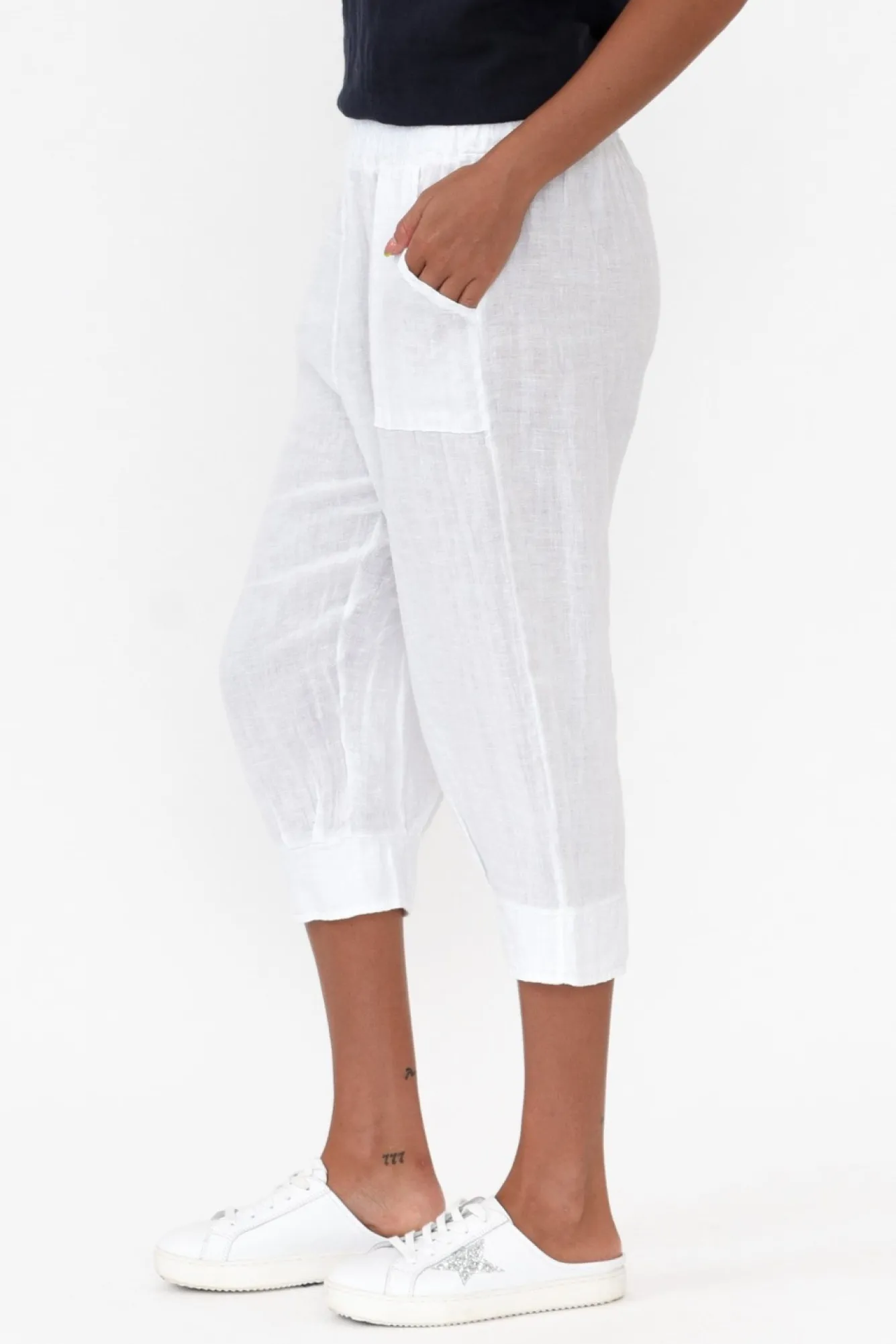 Pants<Donna Donna Carmichael White Linen Capri Pant
