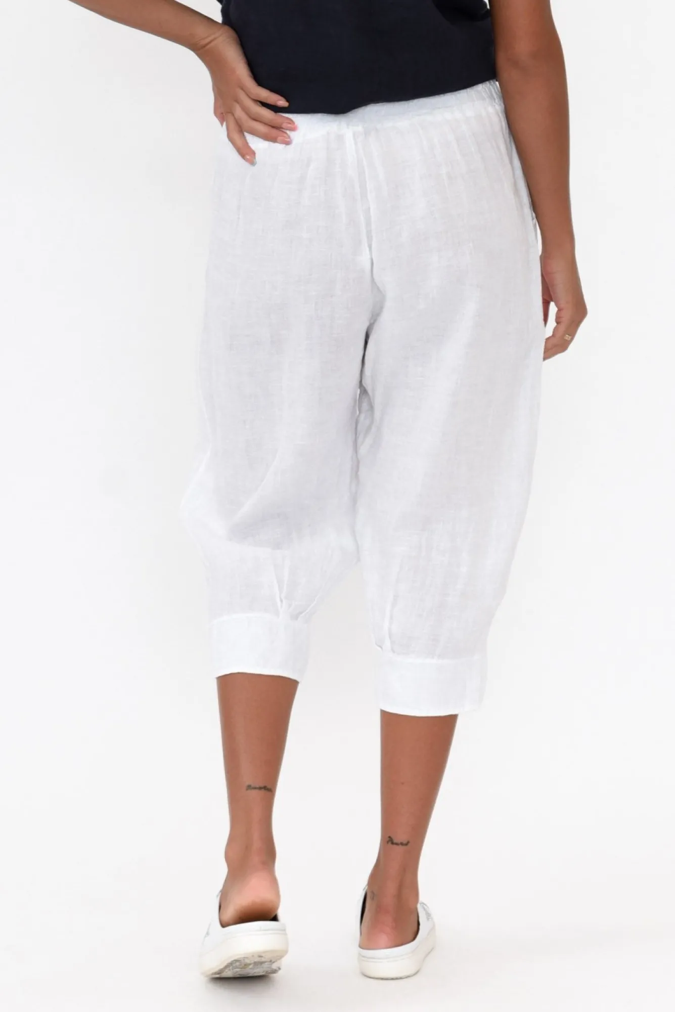 Pants<Donna Donna Carmichael White Linen Capri Pant