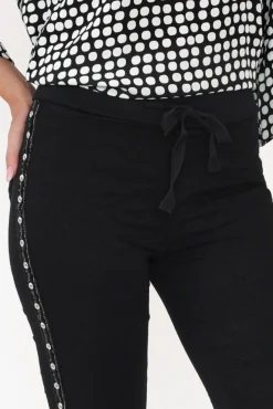 Shorts<Threadz Maddie Black Stretch Shorts